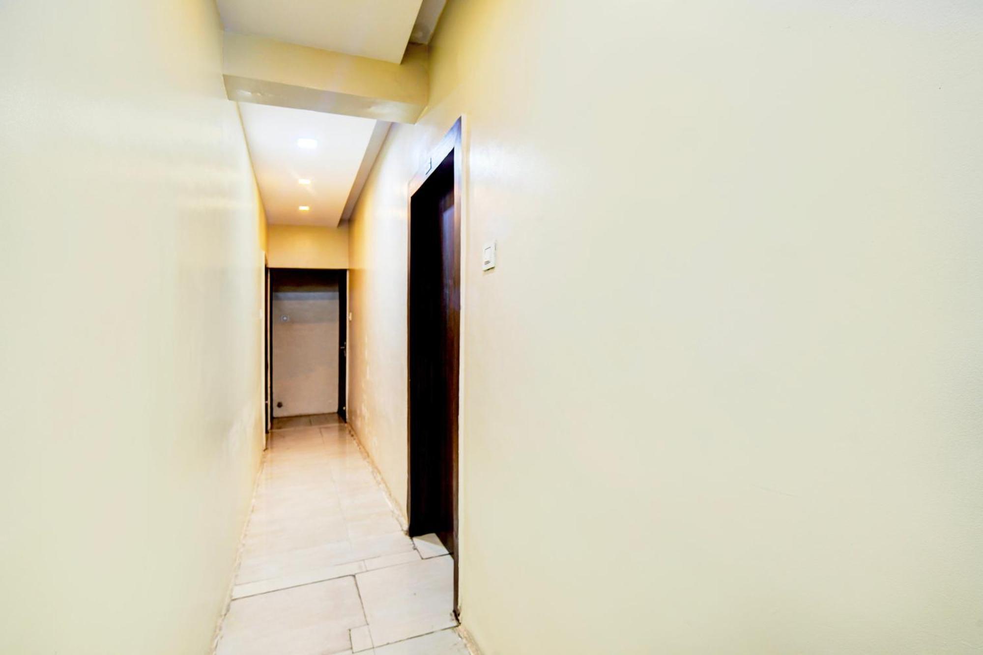 Hotel O Svl Inn Indaur Kültér fotó