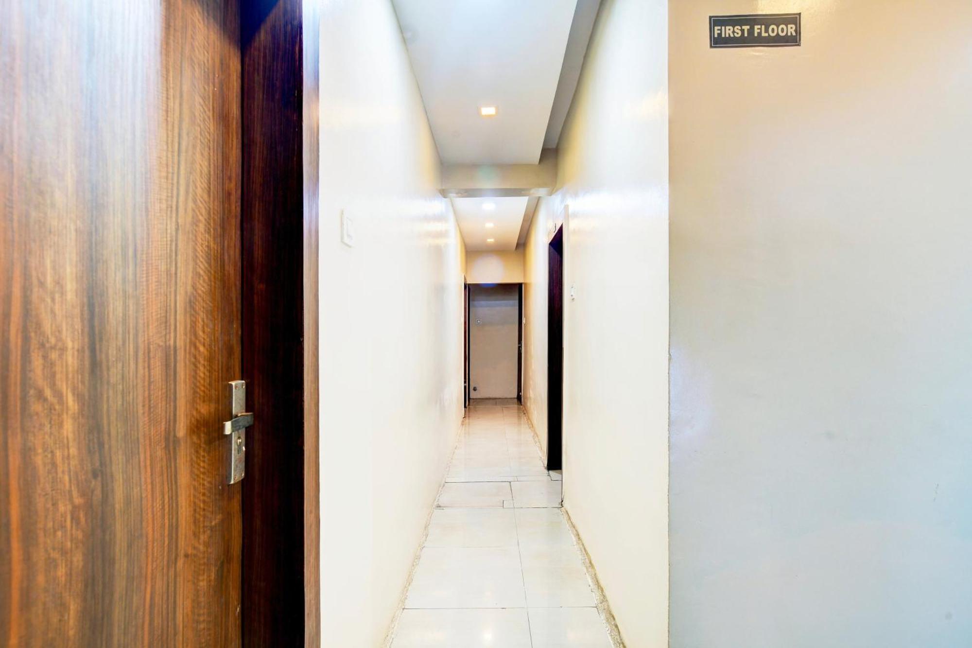 Hotel O Svl Inn Indaur Kültér fotó