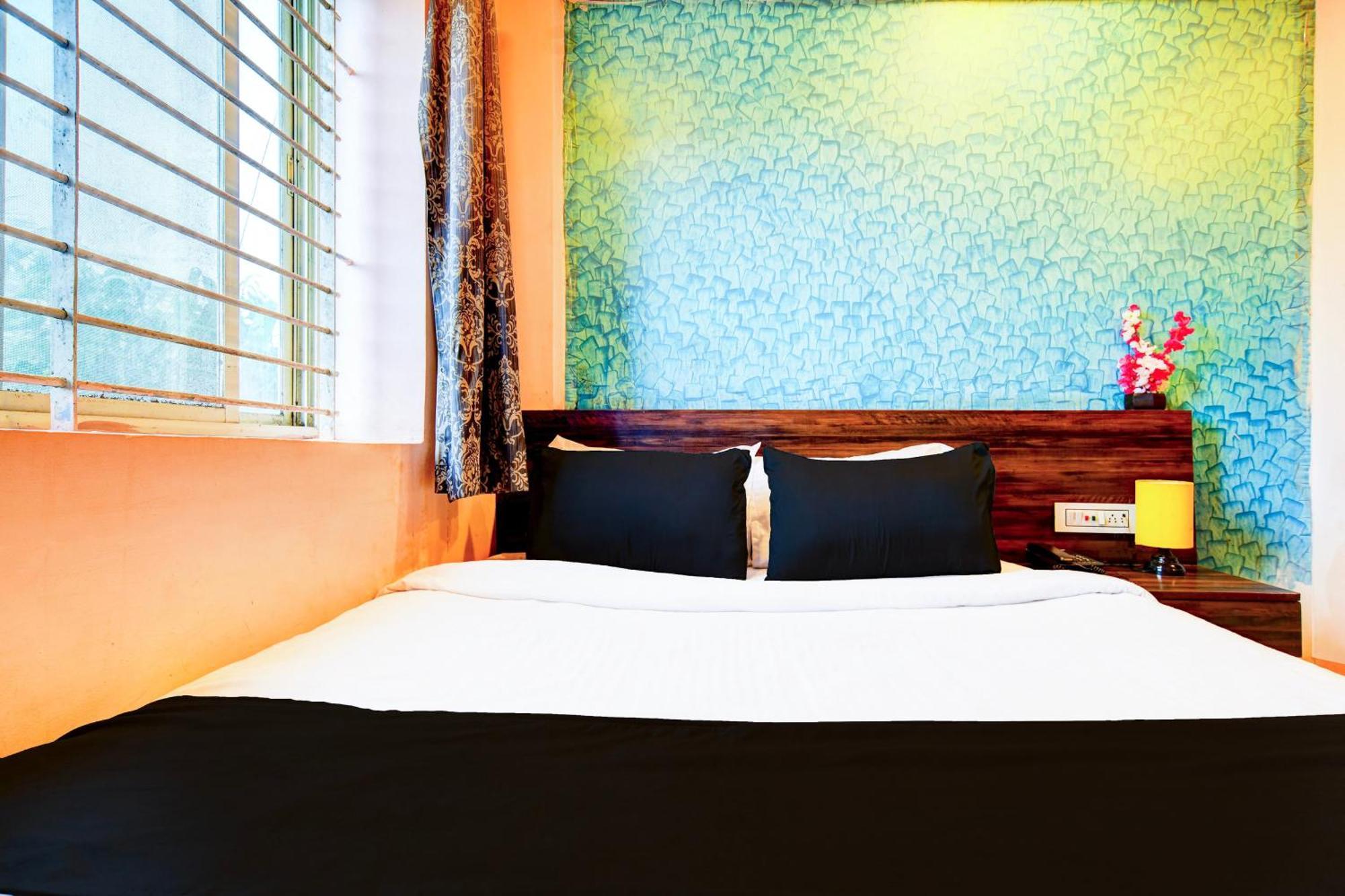 Hotel O Svl Inn Indaur Kültér fotó