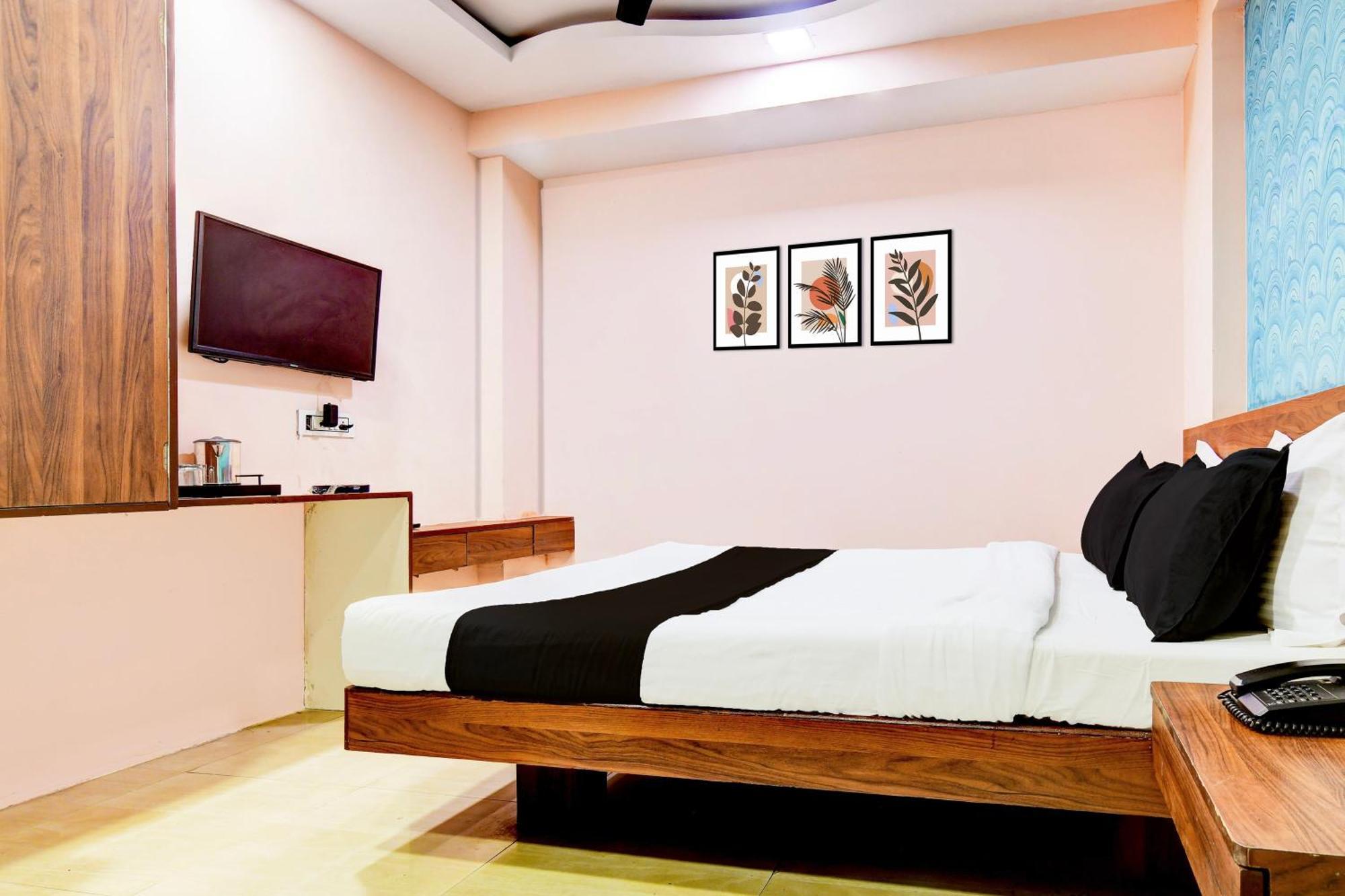 Hotel O Svl Inn Indaur Kültér fotó